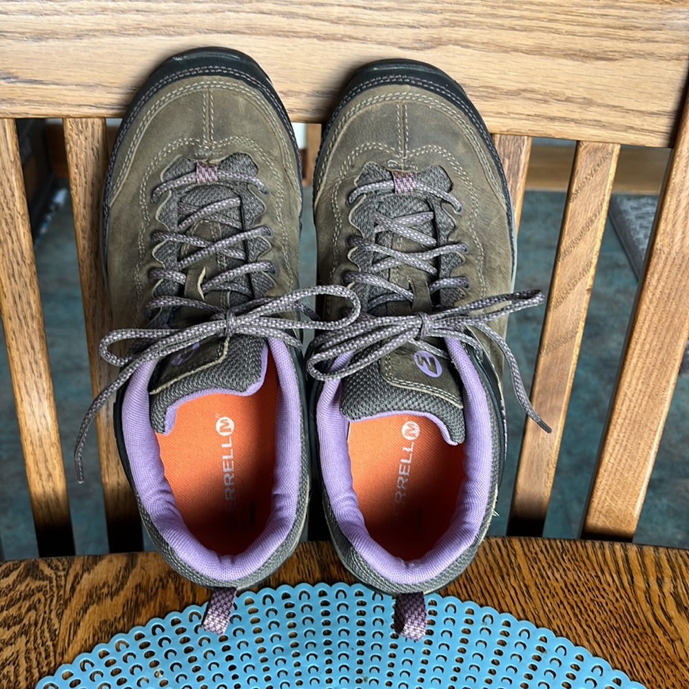 Merrell ladies hiking shoes size 9
